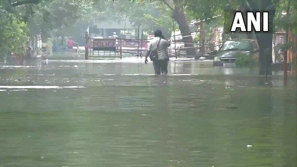 কেন এই অসময়ে বৃষ্টিপাত?