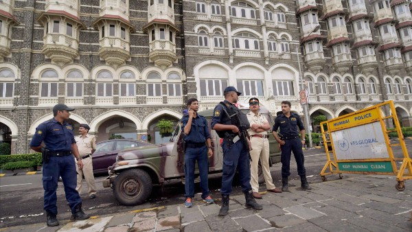 বর্ষবরণের রাতে আশঙ্কা খলিস্তানি জঙ্গি হামলার, উচ্চ সতর্কতা জারি মুম্বইতে বর্ষবরণের রাতে আশঙ্কা খলিস্তানি জঙ্গি হামলার, উচ্চ সতর্কতা জারি মুম্বইতে
