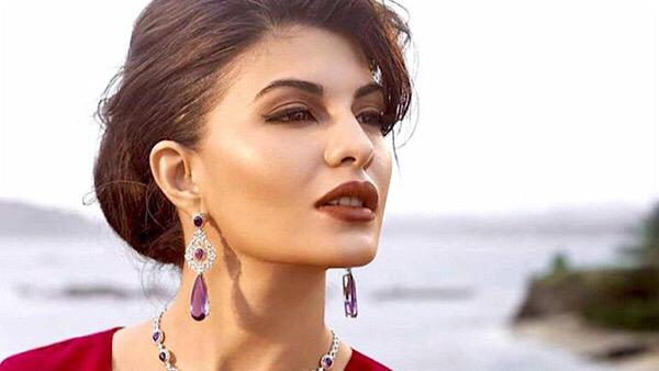 জ্যাকলিনের পরিবারকেও উপহারে ভরিয়ে দেয়