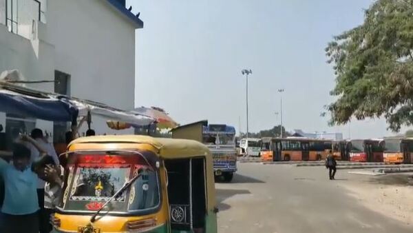 শনিবার রাতে আসানসোল থেকে কলকাতায় আসেন তরুণী