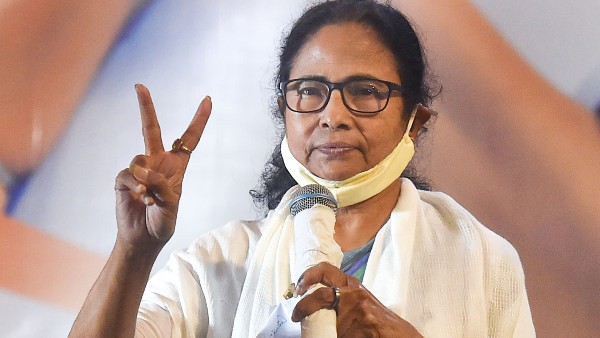 ৯০ হাজার কোটি টাকা কেন্দ্র দিচ্ছে না বলে তোপ মমতার ৯০ হাজার কোটি টাকা কেন্দ্র দিচ্ছে না বলে তোপ মমতার