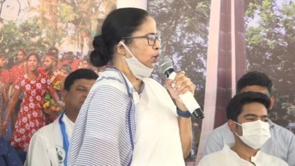 বিজেপির সঙ্গে অর্ধ-সমঝোতা করে চলব না, বললেন মমতা