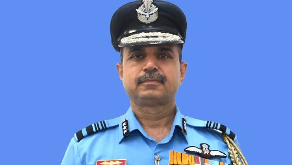 CDS-এর বিমান দুর্ঘটনার তদন্তে দায়িত্ব পাওয়া এয়ার মার্শাল মানবেন্দ্র সিং-কে চিনে নিন CDS-এর বিমান দুর্ঘটনার তদন্তে দায়িত্ব পাওয়া এয়ার মার্শাল মানবেন্দ্র সিং-কে চিনে নিন