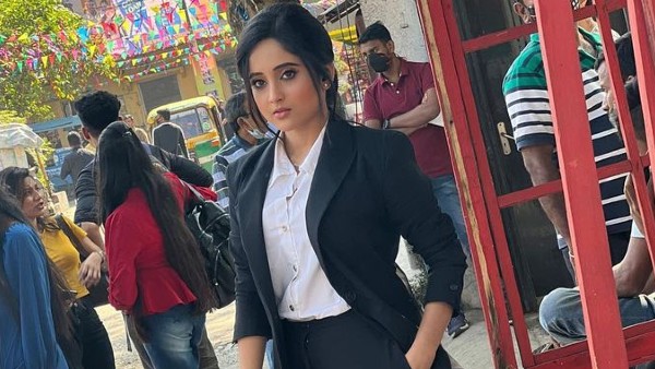 লাইভ অনুষ্ঠানে কাঁদলেন মিঠাই