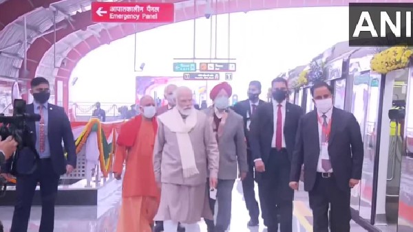 কানপুরে মেট্রো প্রকল্পের উদ্বোধন করলেন প্রধানমন্ত্রী, একই মেট্রোয় যোগীর সঙ্গে যাত্রা মোদীর কানপুরে মেট্রো প্রকল্পের উদ্বোধন করলেন প্রধানমন্ত্রী, একই মেট্রোয় যোগীর সঙ্গে যাত্রা মোদীর