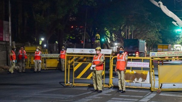 কর্নাটকে কড়াকড়ি