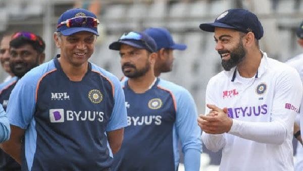 দক্ষিণ আফ্রিকার বিরুদ্ধে টেস্ট সিরিজে গুরু দ্রাবিড়’কে টপকে যেতে পারেন কোহলি দক্ষিণ আফ্রিকার বিরুদ্ধে টেস্ট সিরিজে গুরু দ্রাবিড়’কে টপকে যেতে পারেন কোহলি