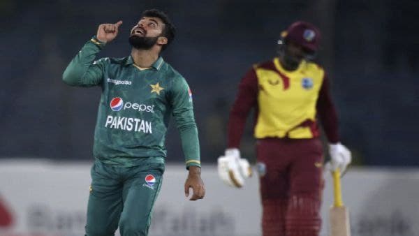 ভেঙে পড়ল ক্যারিবিয়ানরা