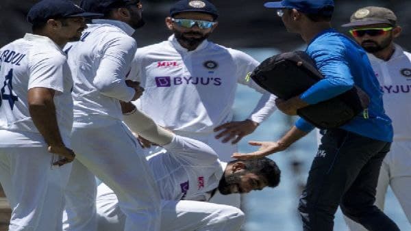সেঞ্চুরিয়নে শামি-সিরাজের দাপটে চাপে দক্ষিণ আফ্রিকা সেঞ্চুরিয়নে শামি-সিরাজের দাপটে চাপে দক্ষিণ আফ্রিকা