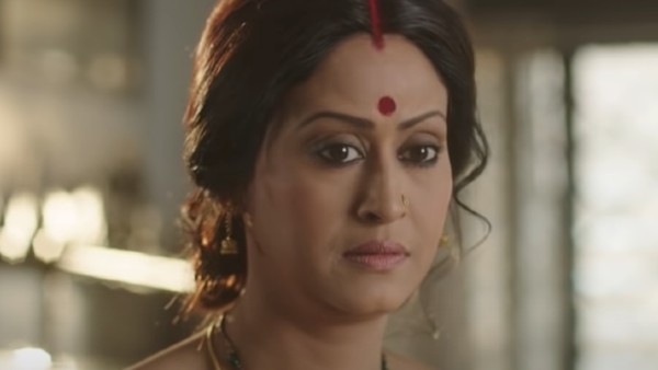 পর্দার পিছনের কাহিনী