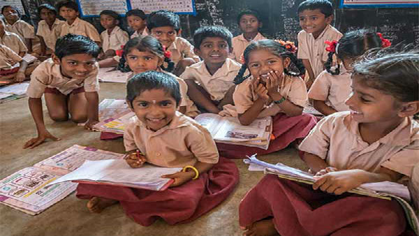 স্কুল ছুটে পশ্চিমবঙ্গের গড়