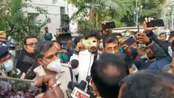 শুভেন্দু অধিকারীর সঙ্গে বচসা পুলিশের