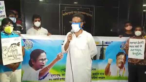 ফিরহাদের নিশানায় দিলীপ ঘোষ