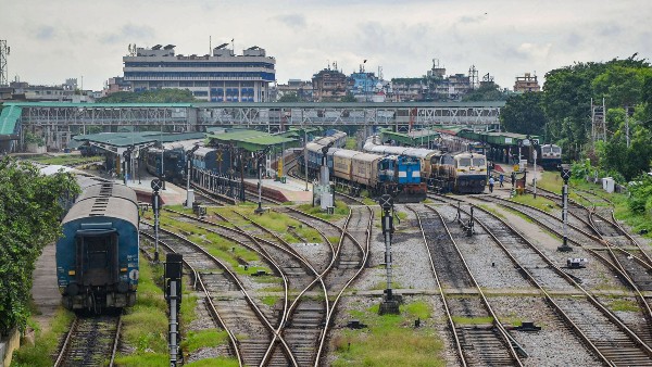 ট্রেন নম্বর- 15008