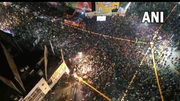 প্রতিটি বিশ্বাসের জন্য কাজ মোদী-যোগীর