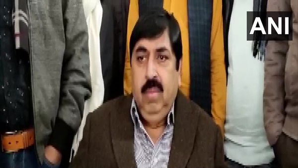 অপরাধী ও জুয়ারিদের সঙ্গে ওঠাবসা