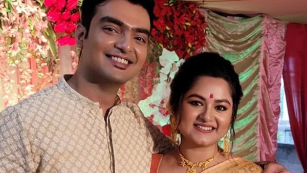 সোশ্যাল মিডিয়ায় ছবি পোস্ট