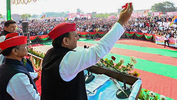 UP election 2022: বিজেপি নয়, ভারতীয় ঝগড়া পার্টি, তৃতীয় দফার ভোটের আগে তীব্র আক্রমণ অখিলেশের UP election 2022: বিজেপি নয়, ভারতীয় ঝগড়া পার্টি, তৃতীয় দফার ভোটের আগে তীব্র আক্রমণ অখিলেশের