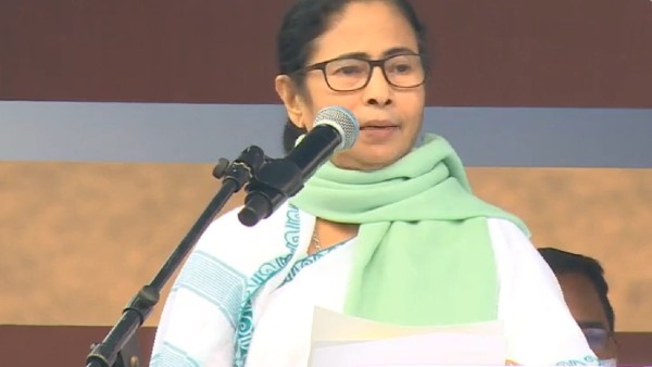 পাল্টা আক্রমণ ধনখড়কে