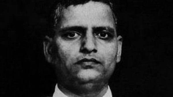 কর্ণাটকে মহাত্মা গান্ধীর হত্যাকারী নাথুরাম গডসের নামে রাস্তার নামকরণের পর ব্যাপক বিতর্ক শুরু হয়েছে। জাতীর জনকের হত্যাকারীর নামে নাকি দেশে রাস্তার নামকরণ। নাথুরাম গডসের নামাঙ্কিত একটি কংক্রিট সাইনবোর্ডের ছবি এবং ভিডিও সোশ্যাল মিডিয়ায় ভাইরাল হবার পরেই বিতর্কের শুরু। শেষে সেই সাইনবোর্ড তুলে নেওয়া হয়েছে বলে জানা গিয়েছে। কর্ণাটকে মহাত্মা গান্ধীর হত্যাকারী নাথুরাম গডসের নামে রাস্তার নামকরণের পর ব্যাপক বিতর্ক শুরু হয়েছে। জাতীর জনকের হত্যাকারীর নামে নাকি দেশে রাস্তার নামকরণ। নাথুরাম গডসের নামাঙ্কিত একটি কংক্রিট সাইনবোর্ডের ছবি এবং ভিডিও সোশ্যাল মিডিয়ায় ভাইরাল হবার পরেই বিতর্কের শুরু। শেষে সেই সাইনবোর্ড তুলে নেওয়া হয়েছে বলে জানা গিয়েছে।