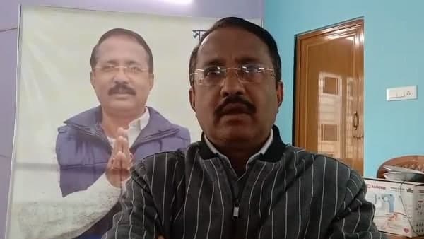 দক্ষিণ দমদম পুরসভা স্বামী-স্ত্রীর মধ্যে ঝামেলা