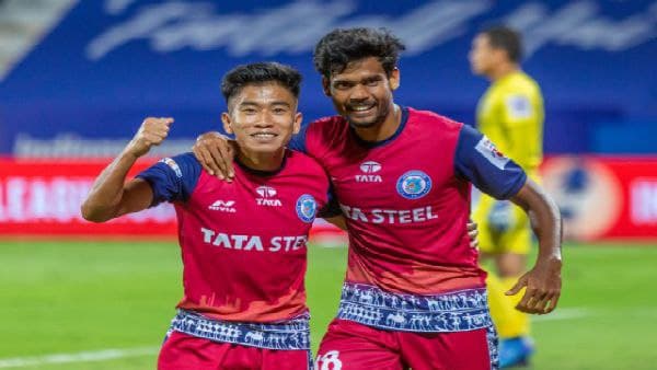 রুদ্ধশ্বাস ম্যাচে মুম্বই সিটিকে হারিয়ে তিনে জামশেদপুর রুদ্ধশ্বাস ম্যাচে মুম্বই সিটিকে হারিয়ে তিনে জামশেদপুর