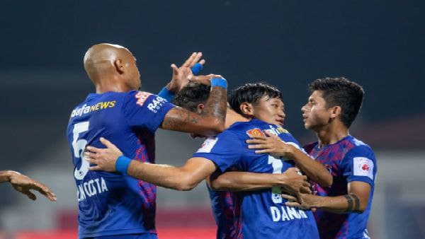 আইএসএলে পিছিয়ে পড়েও জয় বেঙ্গালুরু এফসির আইএসএলে পিছিয়ে পড়েও জয় বেঙ্গালুরু এফসির
