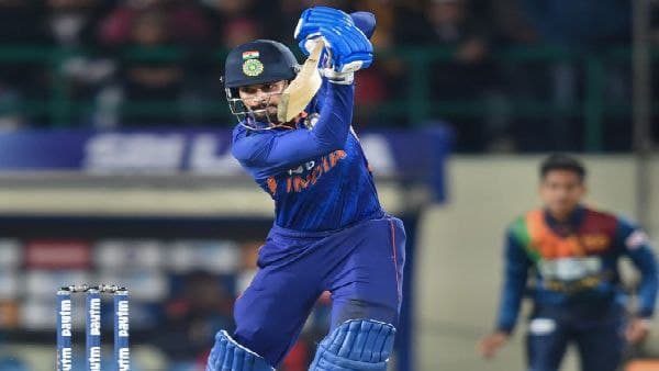 দক্ষিণ আফ্রিকার বিরুদ্ধে টি-২০ সিরিজে ভারত অধিনায়ককে ছাপিয়ে যাওয়ার হাতছানি শ্রেয়স আইয়ারের সামনে দক্ষিণ আফ্রিকার বিরুদ্ধে টি-২০ সিরিজে ভারত অধিনায়ককে ছাপিয়ে যাওয়ার হাতছানি শ্রেয়স আইয়ারের সামনে