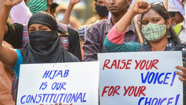 হিজাব বিতর্কের আগুনে কারা ঘি দিয়েছে