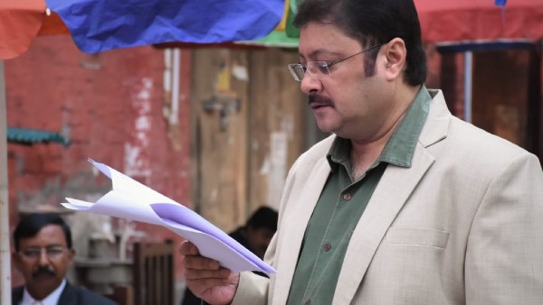 প্রথম কত সালে তিনি অভিনয় শুরু করেছিলেন