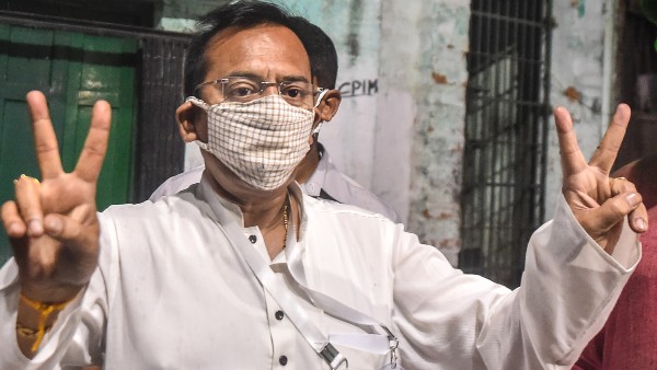 তৃণমূল বনাম তৃণমূল লড়াই রুখতে আসরে অরূপ, বিক্ষুব্ধ ১২ কাউন্সিলরকে ডাক বৈঠকে তৃণমূল বনাম তৃণমূল লড়াই রুখতে আসরে অরূপ, বিক্ষুব্ধ ১২ কাউন্সিলরকে ডাক বৈঠকে