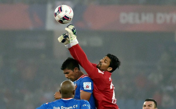 ISL: লক্ষ্মীকান্তের বিশ্বস্ত দস্তানায় ভারত সেরার শিরোপা দখল হায়দরাবাদের, গোটা মরসুমে কী লেখাঝোকা তাঁর দেখে নিন ISL: লক্ষ্মীকান্তের বিশ্বস্ত দস্তানায় ভারত সেরার শিরোপা দখল হায়দরাবাদের, গোটা মরসুমে কী লেখাঝোকা তাঁর দেখে নিন