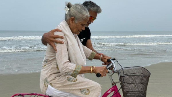 ছবি ও ভিডিও পোস্ট সোশ্যাল মিডিয়ায়