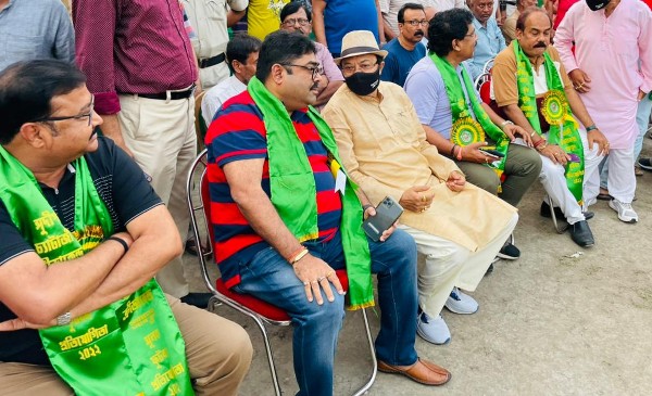 Mohun Bagan: মোহনবাগান ক্লাবের সহ সভাপতির পদ পেলেন রাজ্যের দুই মন্ত্রী, রয়েছেন কুণাল ঘোষও Mohun Bagan: মোহনবাগান ক্লাবের সহ সভাপতির পদ পেলেন রাজ্যের দুই মন্ত্রী, রয়েছেন কুণাল ঘোষও