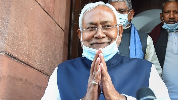 নীতীশের চালে মাত