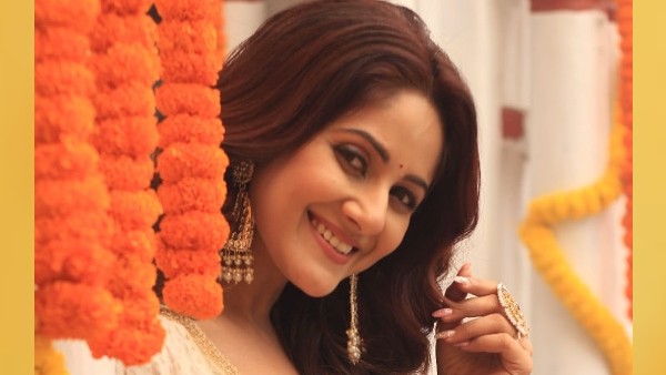 এসভিএফ মিউজিকের সঙ্গে একজোট হয়ে বসন্ত উৎসবে দর্শকদের উপহার তৃণা সাহার এসভিএফ মিউজিকের সঙ্গে একজোট হয়ে বসন্ত উৎসবে দর্শকদের উপহার তৃণা সাহার