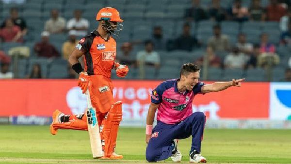 সানরাইজার্সের হারে ওয়ার্নারকে টেনে মিমের বন্যা! সানরাইজার্সের হারে ওয়ার্নারকে টেনে মিমের বন্যা!