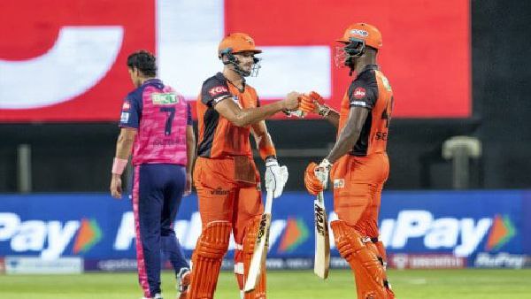 সানরাইজার্সের হারে ওয়ার্নারকে টেনে মিমের বন্যা! সানরাইজার্সের হারে ওয়ার্নারকে টেনে মিমের বন্যা!