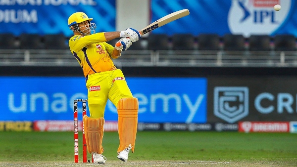 রেকর্ডের সামনে ধোনি: