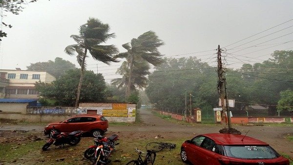 পুবালি হাওয়ার জেরে বৃষ্টি চলবে, সেইসঙ্গে কালবৈশাখী