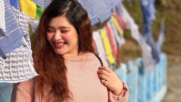 প্রেম করছেন এনা সাহা