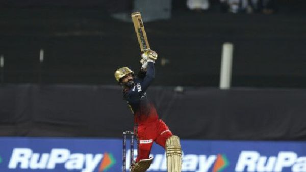 ধোনির রেকর্ড ছোঁয়ার সুযোগ কার্তিকের সামনে: