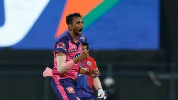 শুরু থেকেই চাপে