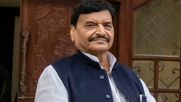 সমাজবাদী পার্টিতে যাদব পরিবারে লড়াই, আজমের সঙ্গে জেলে দেখা করলেন শিবপাল সমাজবাদী পার্টিতে যাদব পরিবারে লড়াই, আজমের সঙ্গে জেলে দেখা করলেন শিবপাল