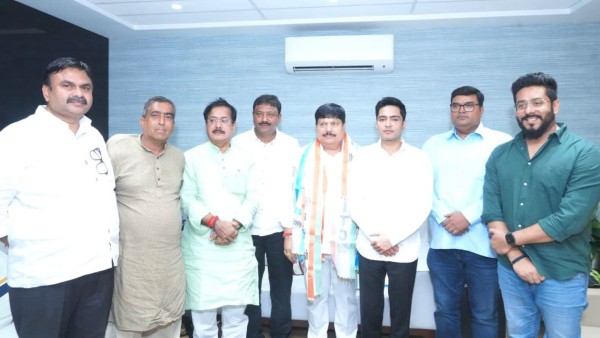 মমতা বন্দ্যোপাধ্যায়কে সামনে রেখে জাতীয় ক্ষেত্রে লড়াই