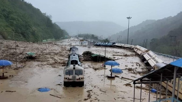 দক্ষিণ ভারতের রাজ্যগুলিতে বর্ষণ