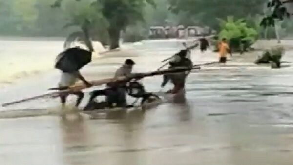আটকে পড়াদের উদ্ধারে বিমানের সাহায্য