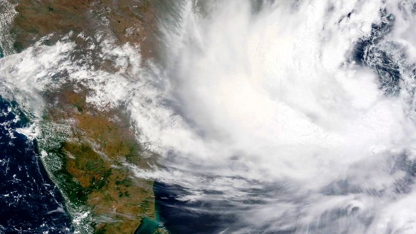 ল্যান্ড ফল হতে পারে ওড়িশা ও অন্ধ্রের মধ্যে