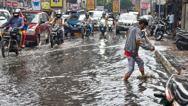 যোগাযোগ ঠিক রাখতে রাস্তায় এসডিআরএফ!