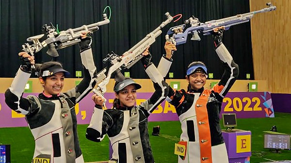 ISSF World Cup: মহিলাদের দশ মিটার এয়ার রাইফেলের দলগত ইভেন্টে ভারতকে সোনা এনে দিলেন এলাভেনিল-রমিতা-শ্রেয়া ISSF World Cup: মহিলাদের দশ মিটার এয়ার রাইফেলের দলগত ইভেন্টে ভারতকে সোনা এনে দিলেন এলাভেনিল-রমিতা-শ্রেয়া